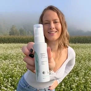 Vlažilna esenca za sijočo polt 100 ml